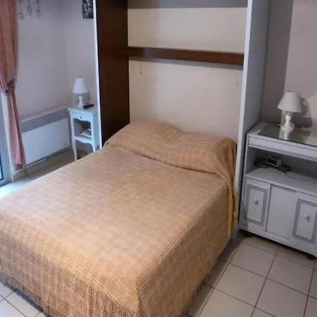 Studio For 2 People アパート エクスレバン